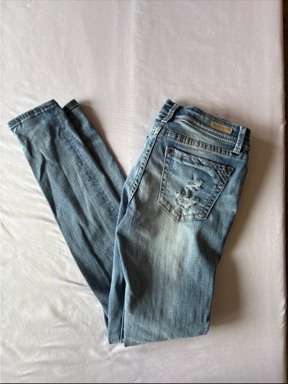 Buckle Black Women's Light Wash Distressed Skinny Jeans